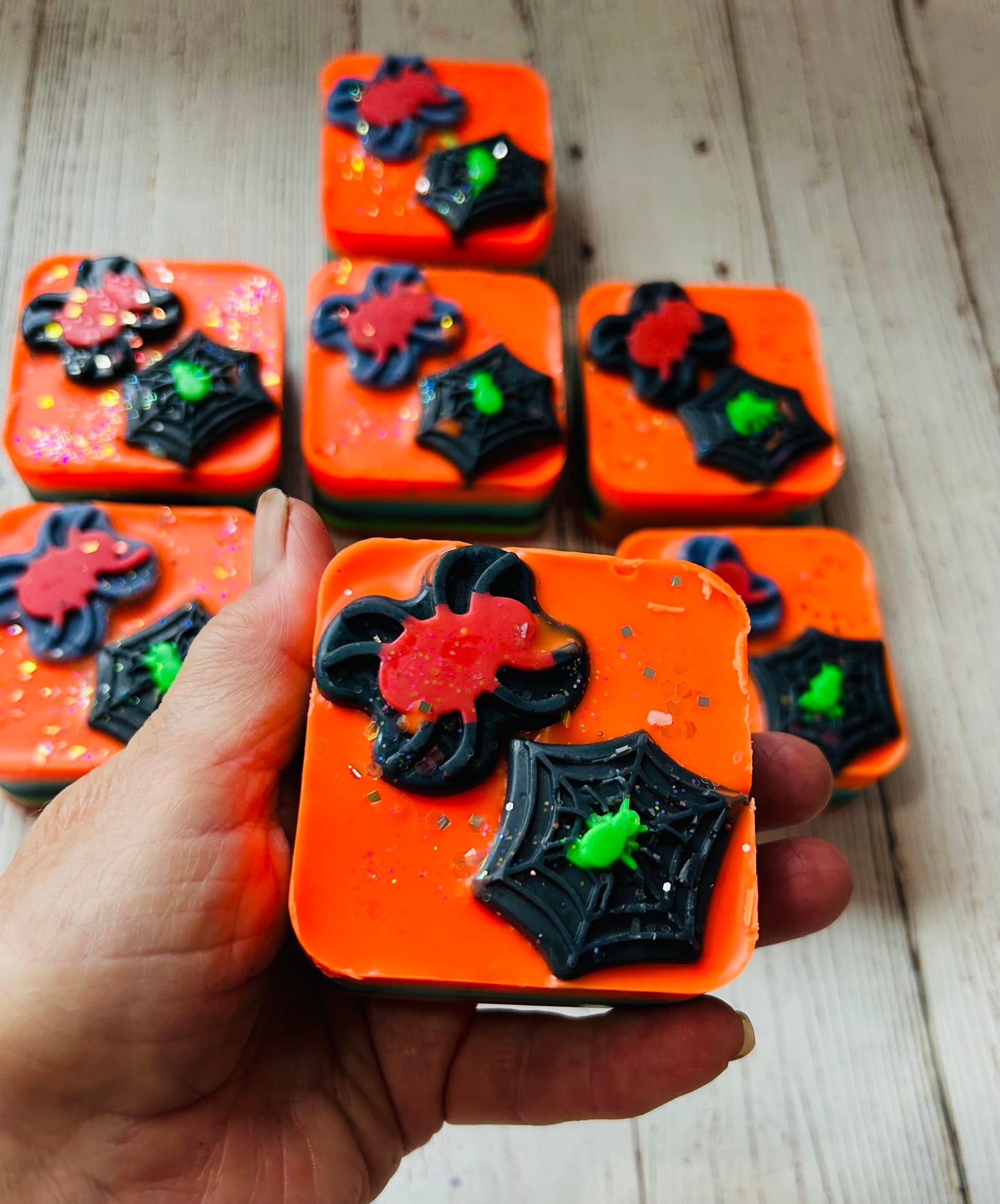 PALO WAFFLE COOKIE: PALO SANTO/VANILLA SUGAR WAFFLE CONE/FROSTED SUGAR COOKIE/CARAMELIZED PRALINES