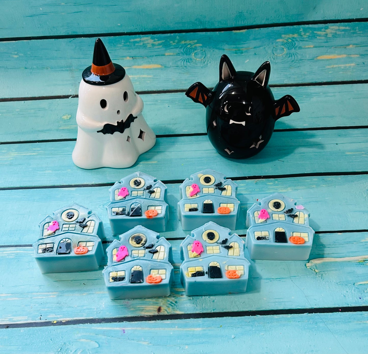 SMOKY PUMPKIN CARAMEL CRUNCH: SUGARED MARSHMALLOWS/BLUE SUGAR/PUMPKIN CARAMEL CRUNCH/SMOKED CEDAR & OUD