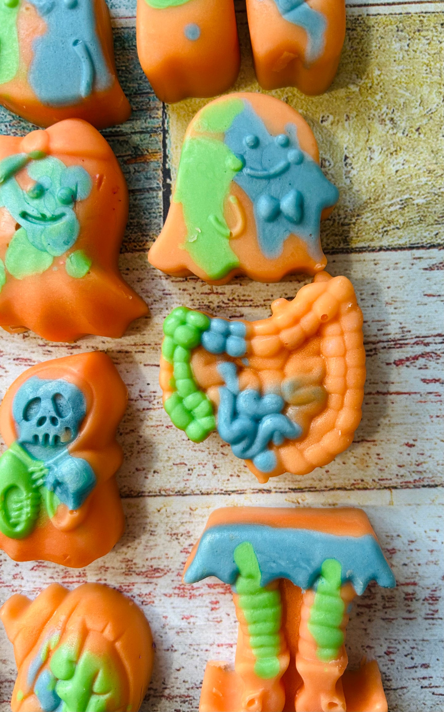 VIBRANT SKYLINE: GOLDEN SKYLINE/HOLIDAY WASSAIL/CARROT CAKE