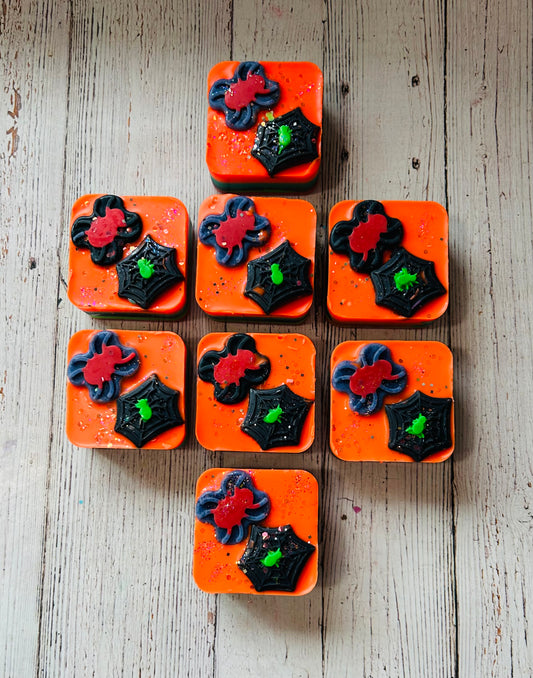 PALO WAFFLE COOKIE: PALO SANTO/VANILLA SUGAR WAFFLE CONE/FROSTED SUGAR COOKIE/CARAMELIZED PRALINES