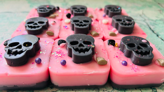 CAMPSITE CAFE: CAMPSITE COFFEE/HOLIDAY BISCUITS/VANILLA BUTTERCREAM CRUNCH