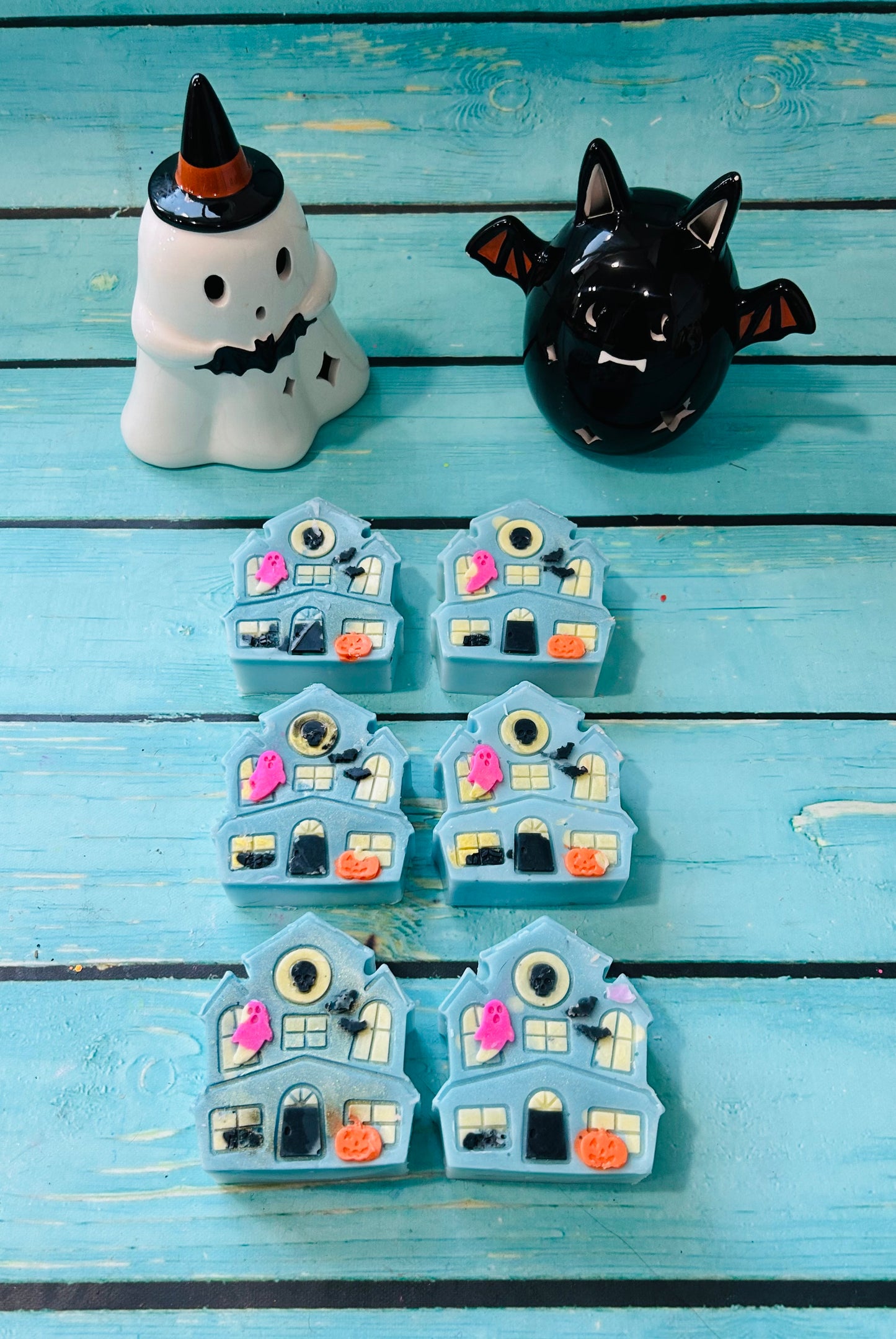 SMOKY PUMPKIN CARAMEL CRUNCH: SUGARED MARSHMALLOWS/BLUE SUGAR/PUMPKIN CARAMEL CRUNCH/SMOKED CEDAR & OUD