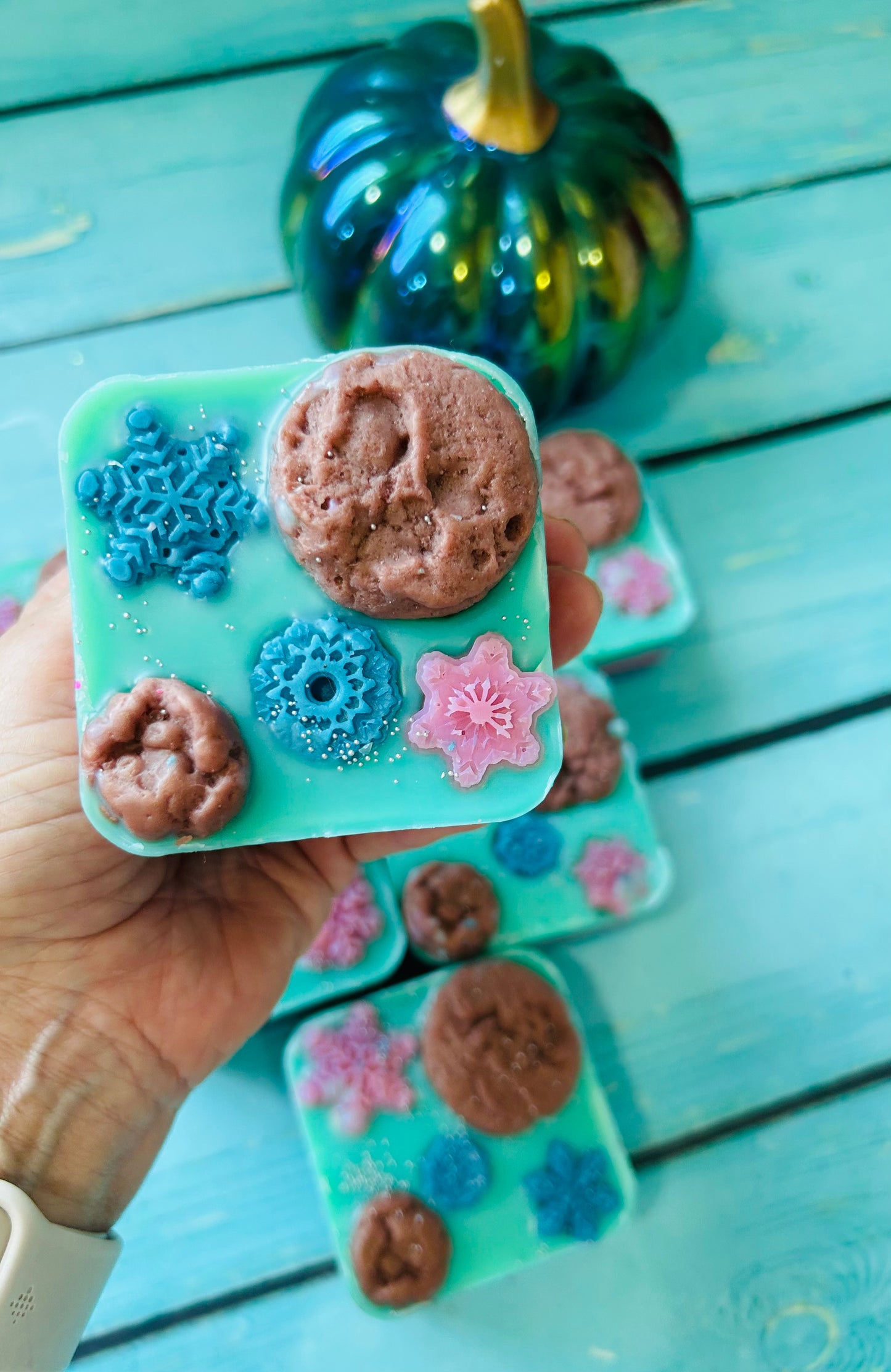 CASHMERE SNOWFLAKE COOKIES: SNOWFLAKES & CASHMERE/FROSTED SUGAR COOKIES/MARSHMALLOW FLUFF
