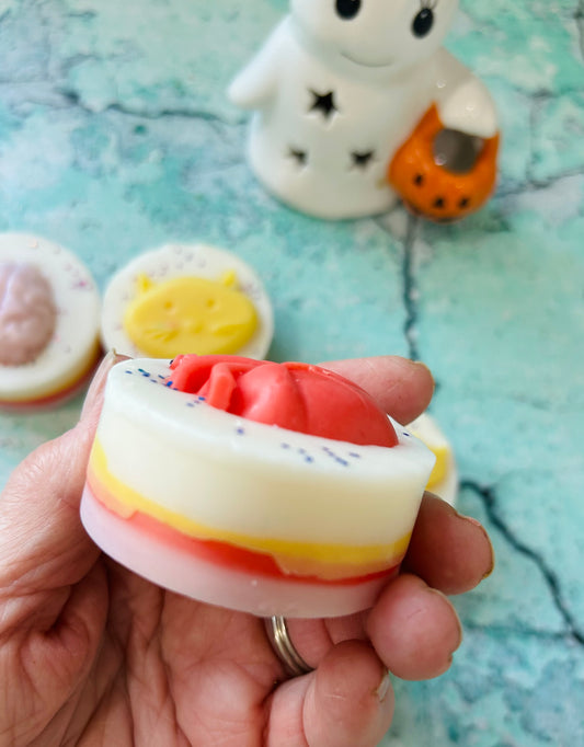 PEPPY PLUM PUDDING: PLUM FIG/PINK FROSTED CAKE/VANILLA BEAN NOEL
